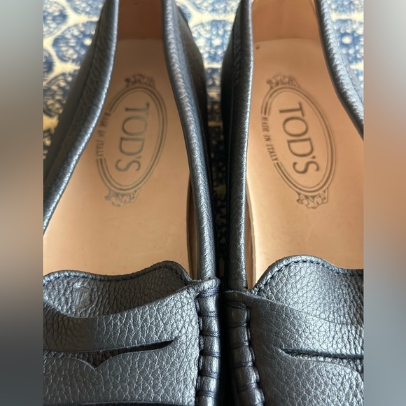 Tod’s Classic Loafer in Navy Pebble grain leather - Picture 5 of 10